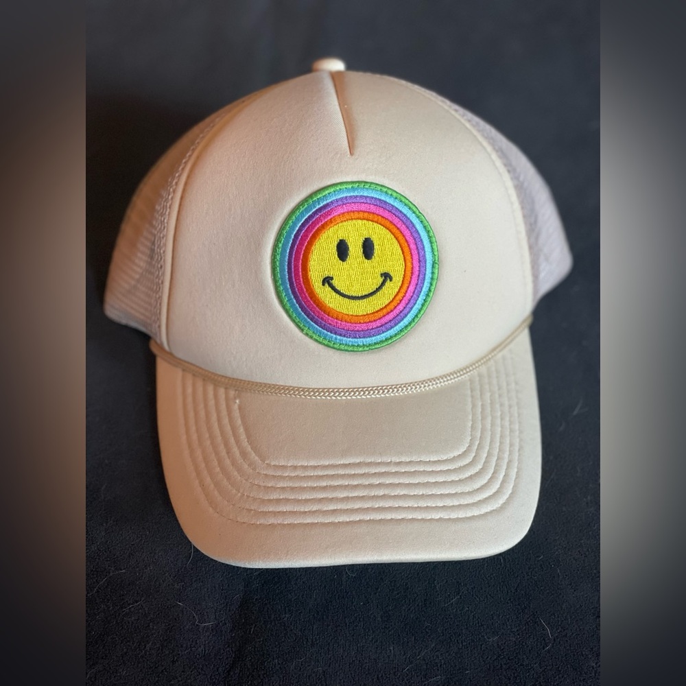 BRAND NEW SUPERCOOL Trucker Hat with smiley face.😄.